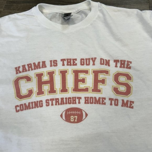 Karma is the Guy on the Chiefs Coming Straight Home to Me T-Shirt Size Medium - Picture 6 of 7